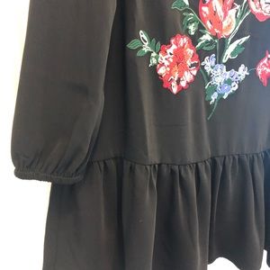 Express dress with embroidered flowers